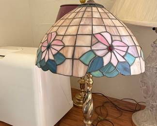 Dale Tiffany Style Stained Glass Table Lamp
