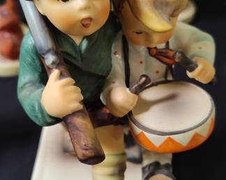 Hummel "Volunteers" Figurine #50 2/0