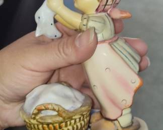 Goebel Hummel "Wash Day" Figurine #321