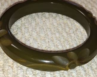 Vintage Carved Olive Green Bakelite Bangle Bracelet