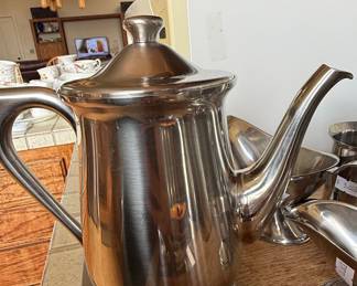 Oneida 00 Silver-Plated Coffee Pot