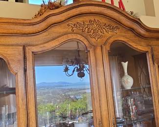 Vintage Thomasville French Provincial Style China Cabinet/Hutch