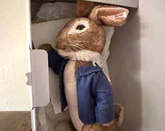 Steiff Peter Rabbit "Knopf im Ohr" Collectible Teddy Bear