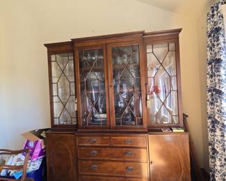 Henredon Mahogany Inlaid Regency Breakfront China Cabinet
