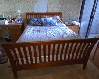 Ethan Allen American Impressions Cherry Wood Queen Bed Frame