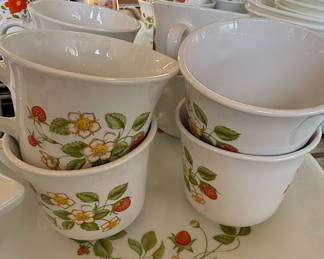Corelle "Strawberry Sundae" Pattern Dinnerware Set