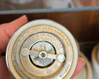 George S. Thompson Olde Monterey Collection Blue Willow Pepper Mill