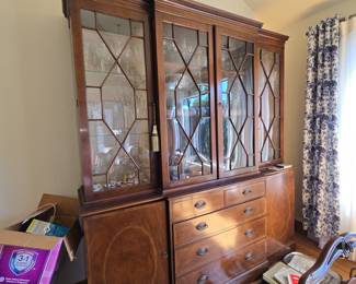 Henredon Mahogany Inlaid Regency Breakfront China Cabinet