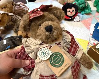 Boyds Bears & Friends "Aunt Becky Bearchild" Investment Collectibles