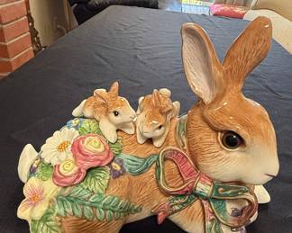 Fitz and Floyd Classics "Woodland Spring" Mama Rabbit and Babies Planter