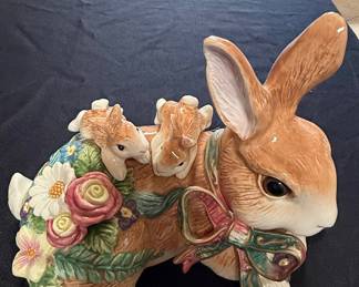 Fitz and Floyd Classics "Easter Parade" Bunny with Bunnies Figurine