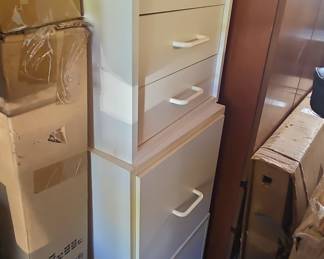 White 5-Drawer Chest/Dresser