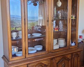Vintage Thomasville French Provincial Style China Cabinet/Hutch