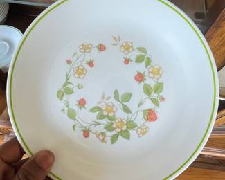 Corelle "Strawberry Sundae" Dinner Plate