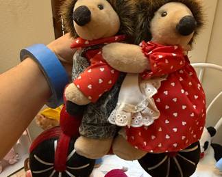 Boyds Bears & Friends "Barnaby & Beatrice" Hedgehog Couple