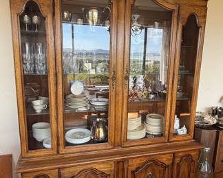 Vintage Thomasville French Provincial China Cabinet/Hutch