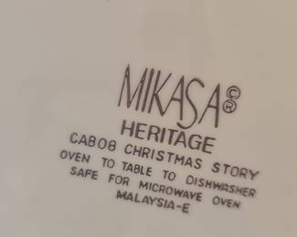Mikasa Heritage Christmas Story Casserole Dish