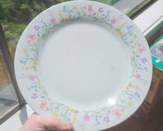 Crown Ming Jian Shiang "Spring Garden" Fine China Plate