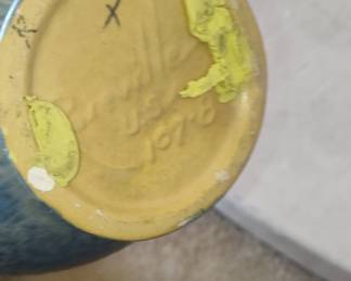 Roseville Pottery Clematis Vase, Shape 107-8