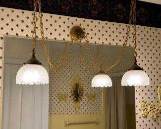 Vintage light fixtures (2 sets). You remove!