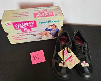 Item #61 Women's size 9 Skechers NIB $15