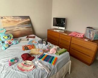 Older Apple computer, keyboard, mouse /kids books & items