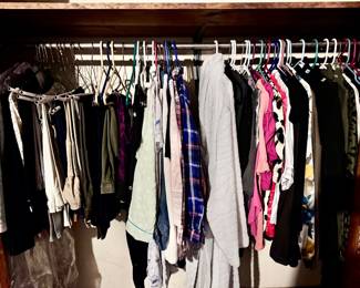 Ladies clothes and jeans size medium size 10’s