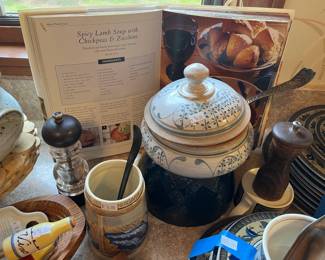 Cookbooks, Salt & Pepper Grinders 
