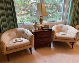 Accent Chairs 