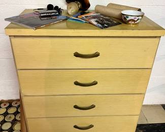Dresser 