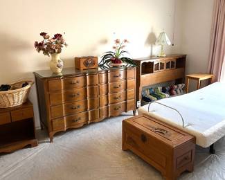 Twin electric lift base 