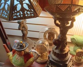 Lamps and small collectibles 