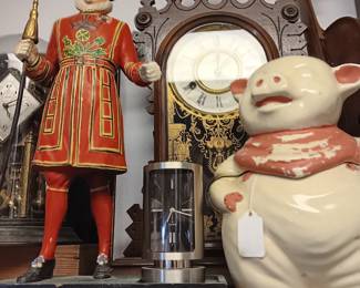 Clocks and figurines 