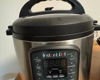 Instant Pot Duo .L  Quart SV Pressure Cooker