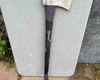 Kobalt . lb. Michigan Axe with Fiberglass Handle
