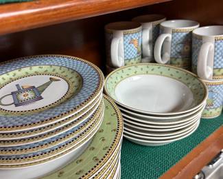 Kitchen: Sakura Debbie Mumm Dish Set