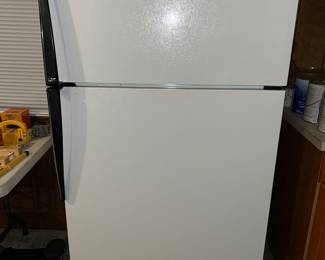 Refrigerator with Freezer