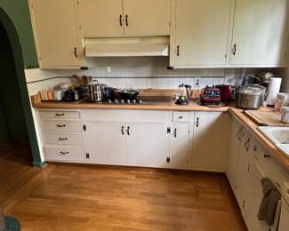 Vintage Kitchen Cabinets and Appliances