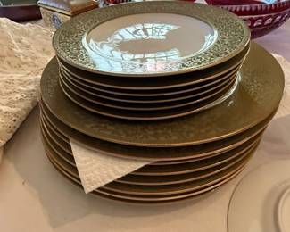 Sango China Versailles Pattern Dinner Plates Set of 