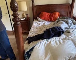 Mahogany Pineapple Post Four-Poster Bed