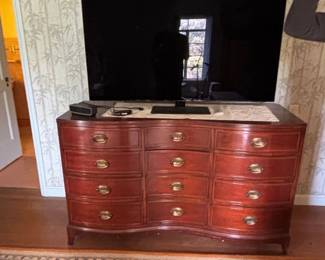 Bowfront Mahogany Dresser