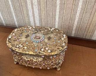 Vintage Matson Gold Ormolu Oval Floral Jewelry Casket Box