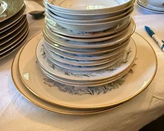 Royal M by Saji China Co. Huntington Pattern Dinnerware Set