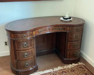Sligh Furniture Mahogany Kidney Desk with Leather Top