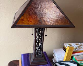 Arts and craft style lamp