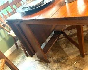 Drop leaf table