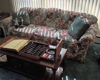 Floral pattern sofa, non smoking no pets