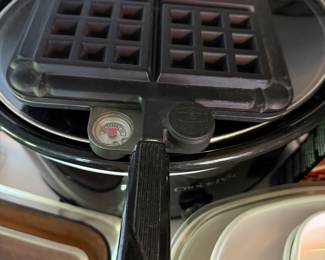 Cast iron waffle maker