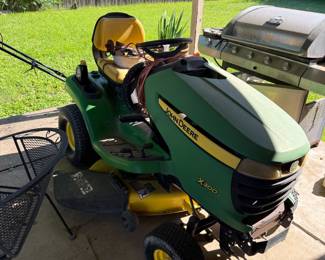 John Deere lawnmower tractor