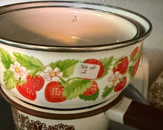 Vintage kitchen bowls, Vintage brown and white flower enamel 